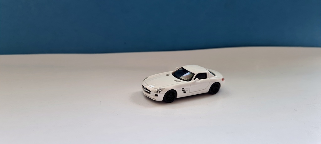 Herpa 420501 Mercedes-Benz Sls Amg, bílá, ráfky c