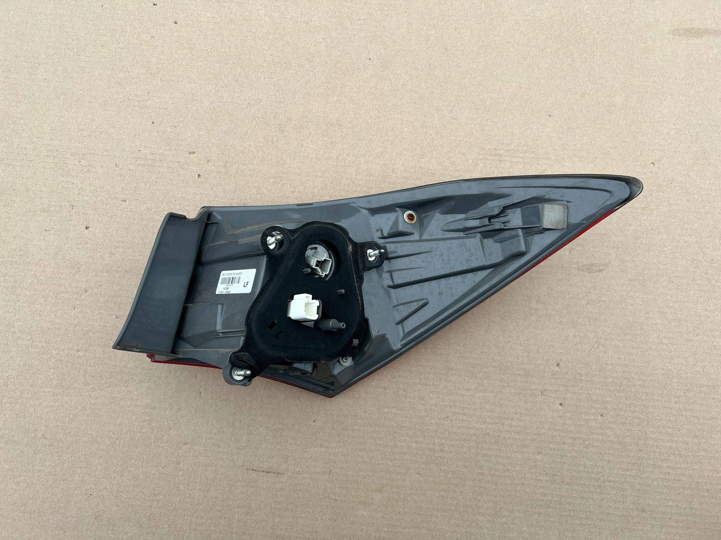 TOYOTA COROLLA E16 E18 HB LAMPA LEWA TYLNA TYŁ - LIFTING 2016-2019 Numer katalogowy części 8156002A80