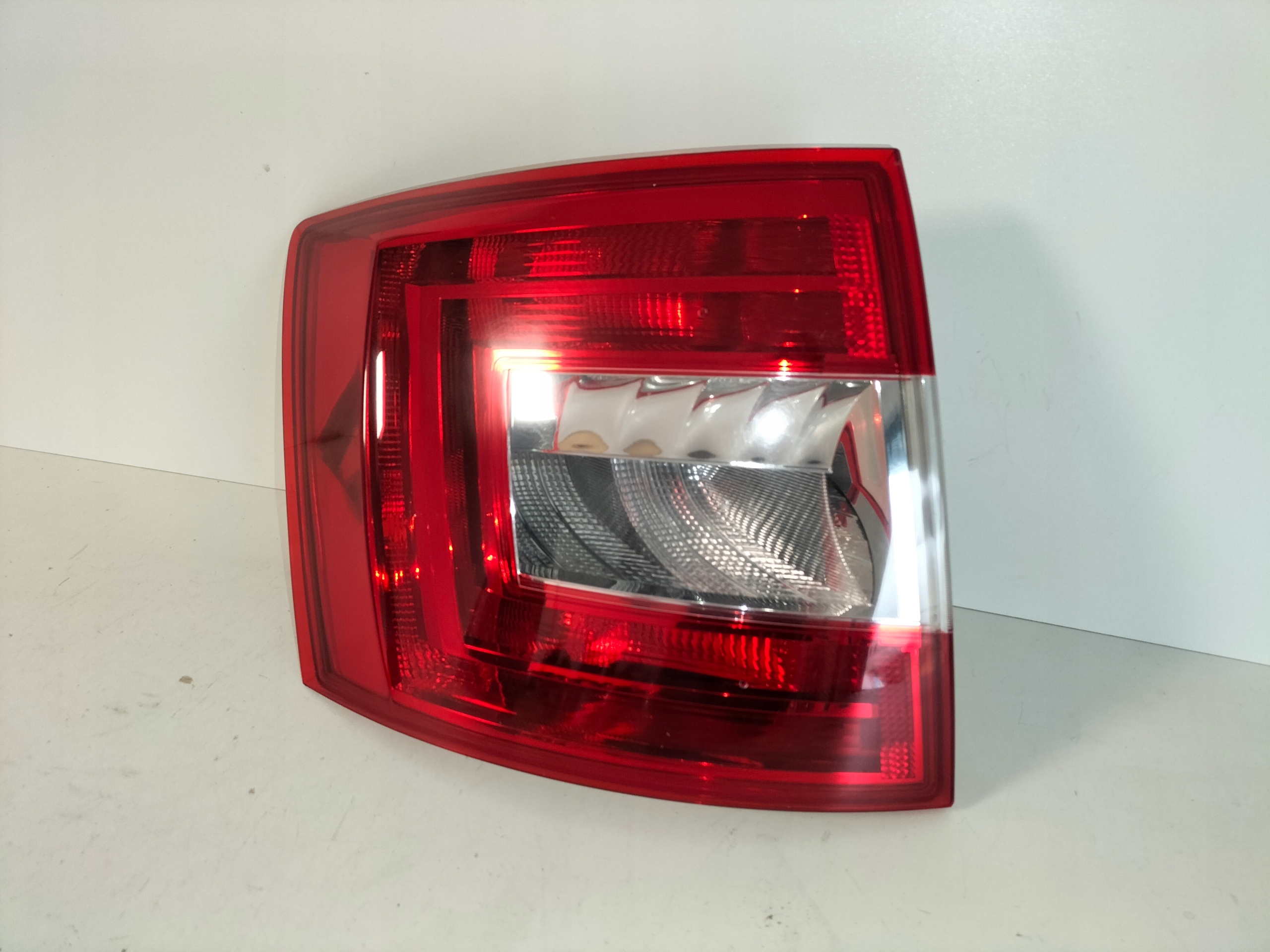 light rear rear part left SKODA OCTAVIA III 13-17 KOMBI