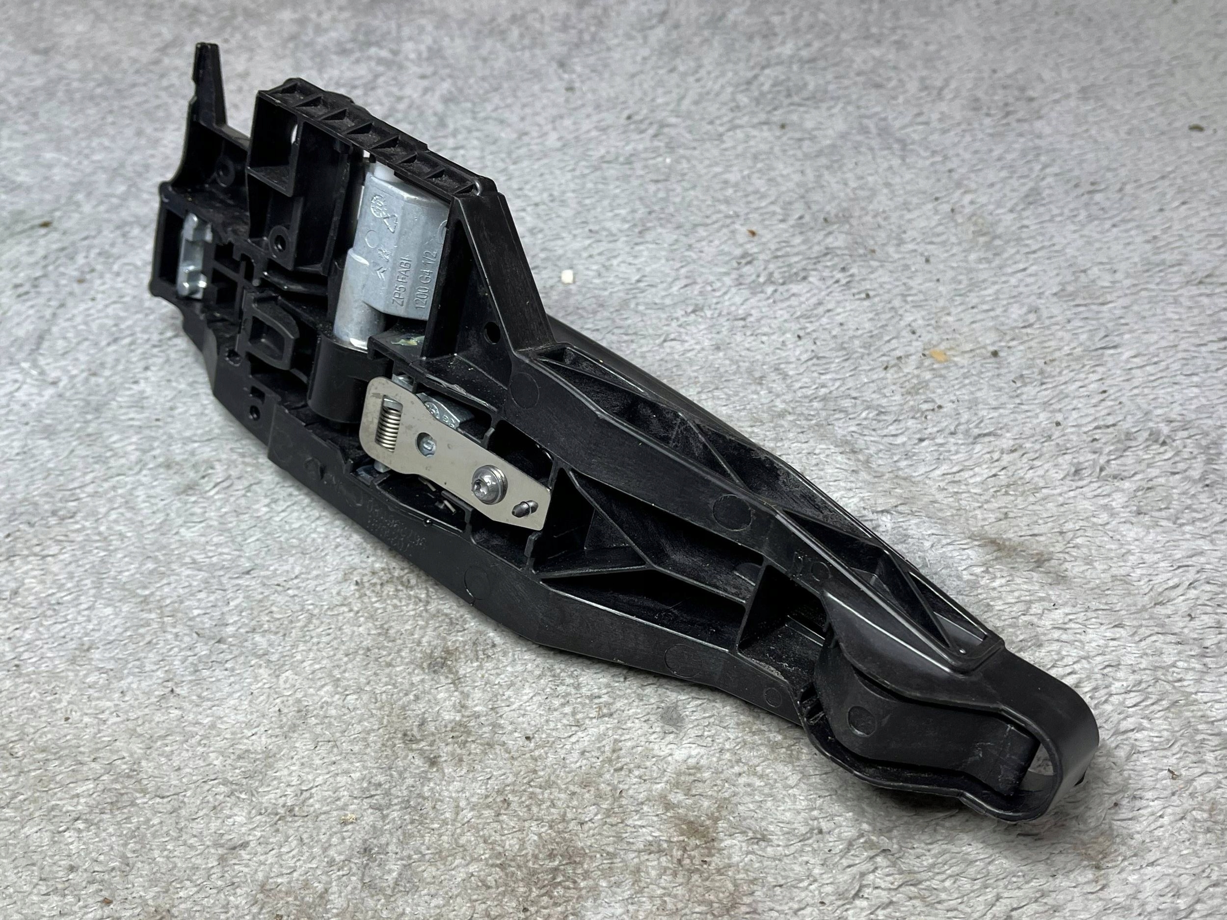 handle exterior left rear part Peugeot 2008 and 9109E8