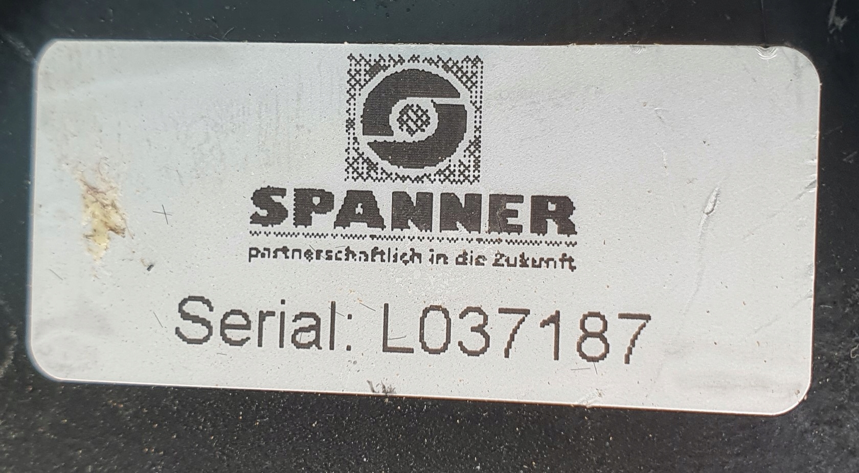 ZAWIAS DACHU LEWY TYŁ VOLVO C70 II 09466636 Jakość części (zgodnie z GVO) O - oryginał z logo producenta pojazdu (OE)