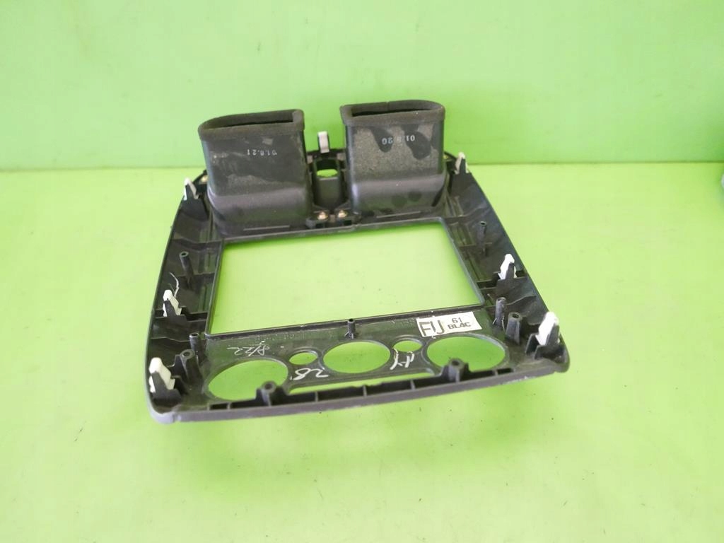 рамка защита радио решетки mazda 323F BJ 00-