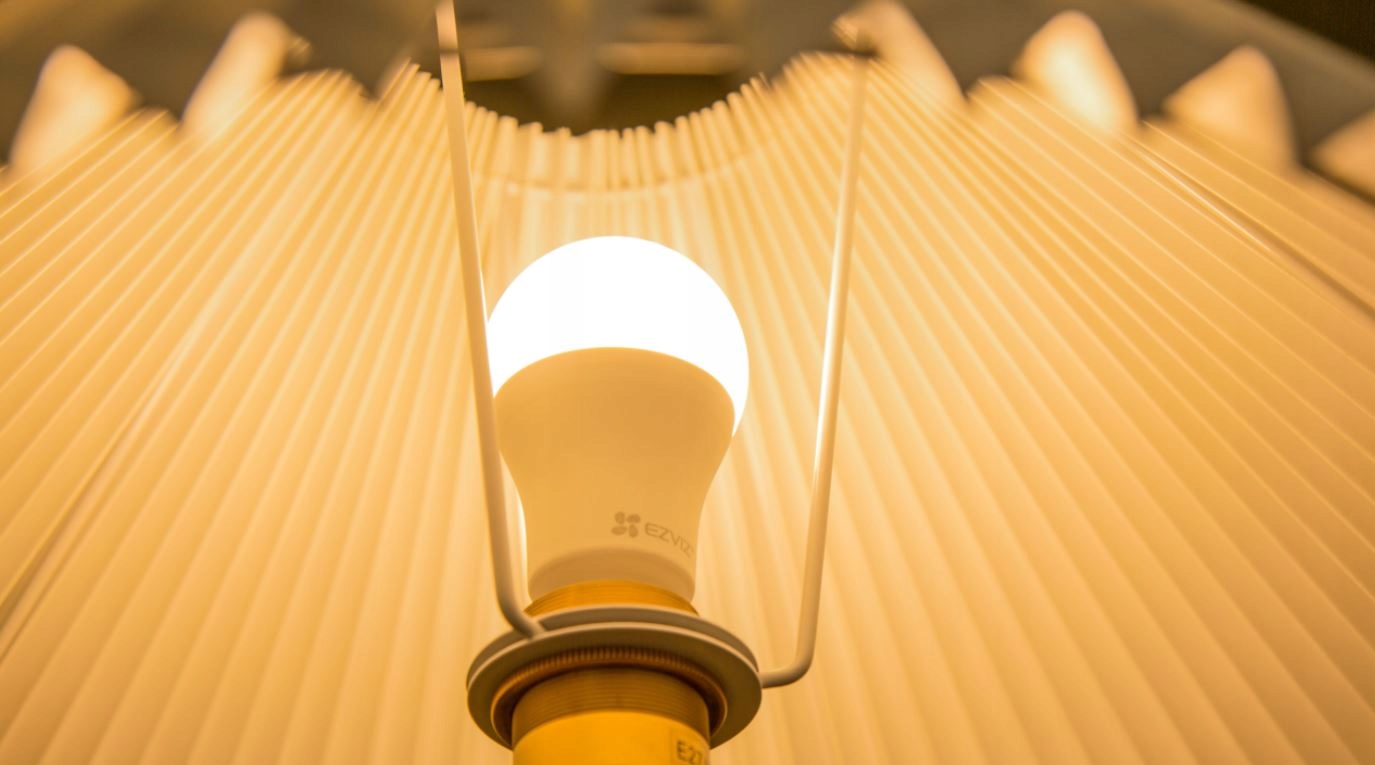 ŻARÓWKA INTELIGENTNA WiFi LED Smart EZVIZ LB1 App Marka Ezviz