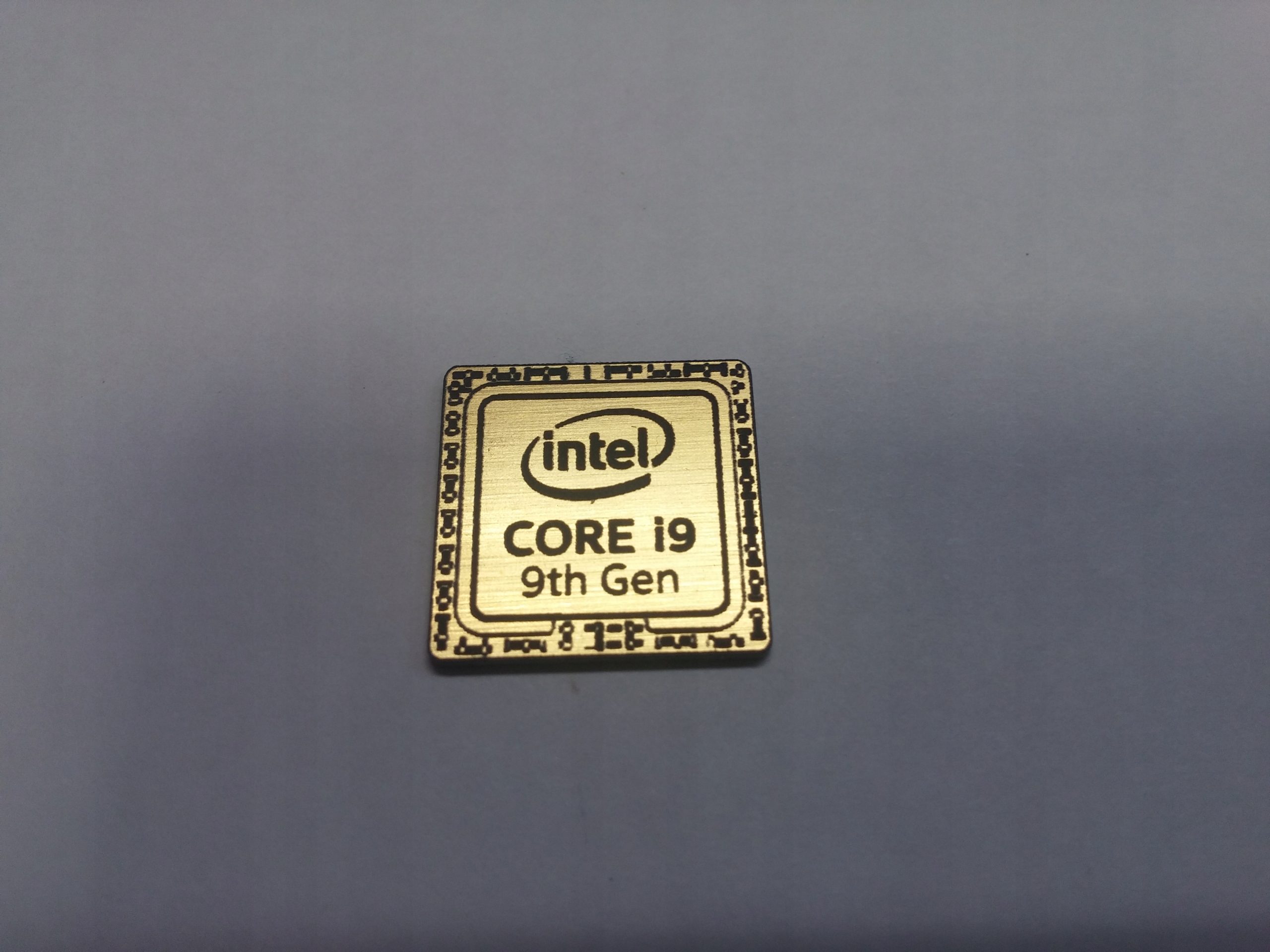 

Intel Core i9 9th Gen naklejka emblemat 18 x 18 mm