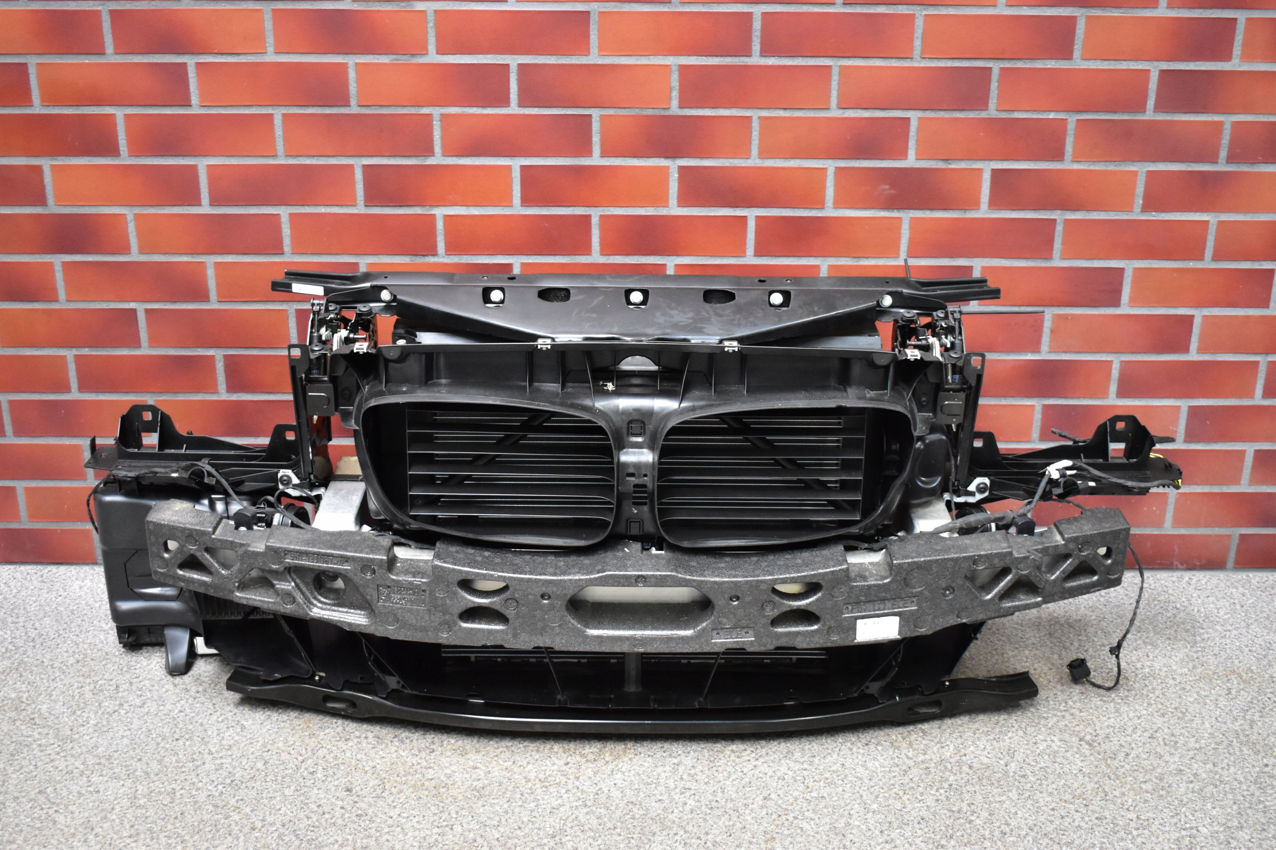 BMW 5 F07 GT LCI WZMOCNIENIE PAS CHŁODNICE 2.8i