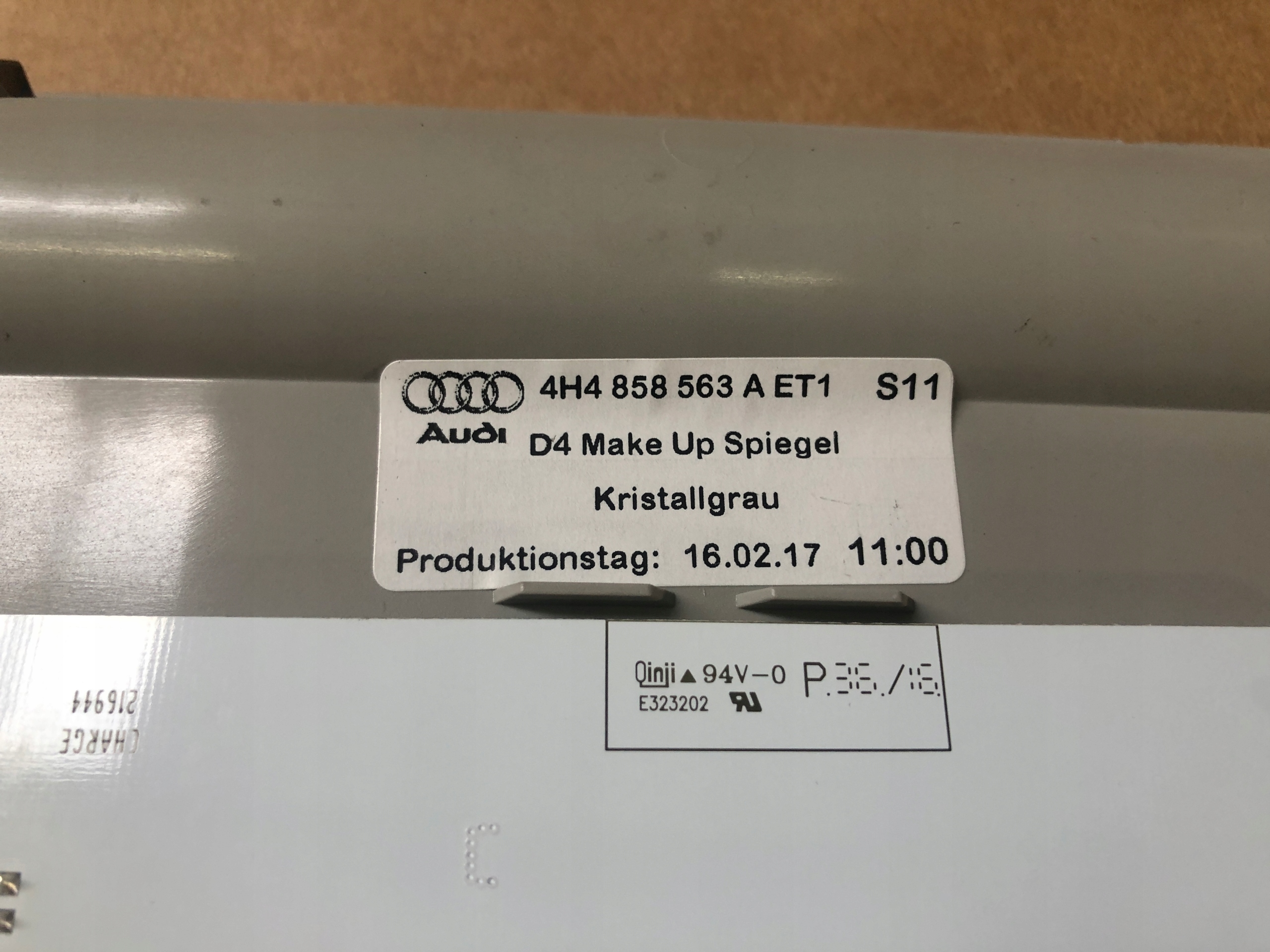 AUDI A8 4H D4 LONG light mirror 4H4858563A