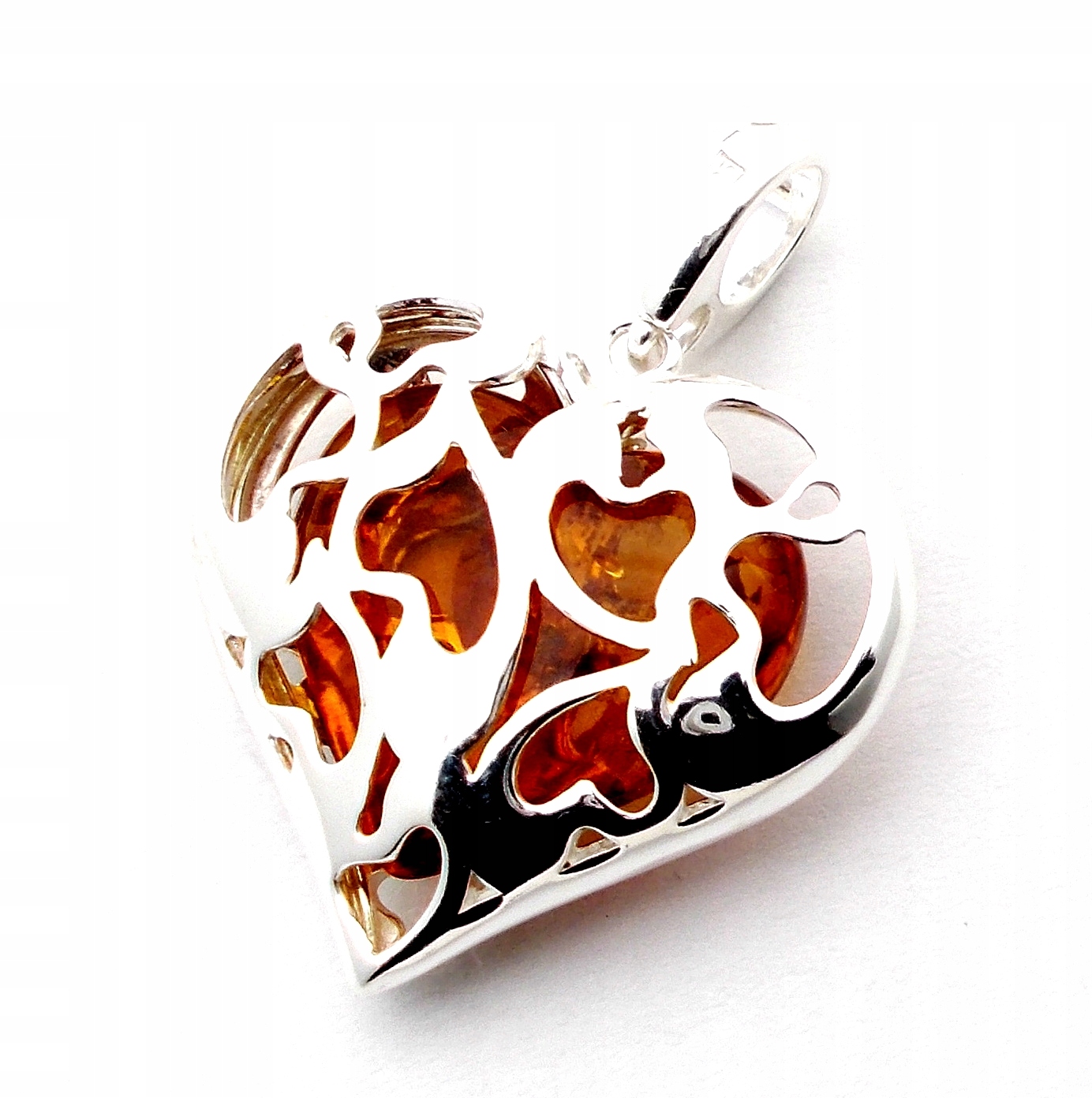 WISIOREK SREBRNY Z BURSZTYNEM SERCE Marka Biżuteria Front