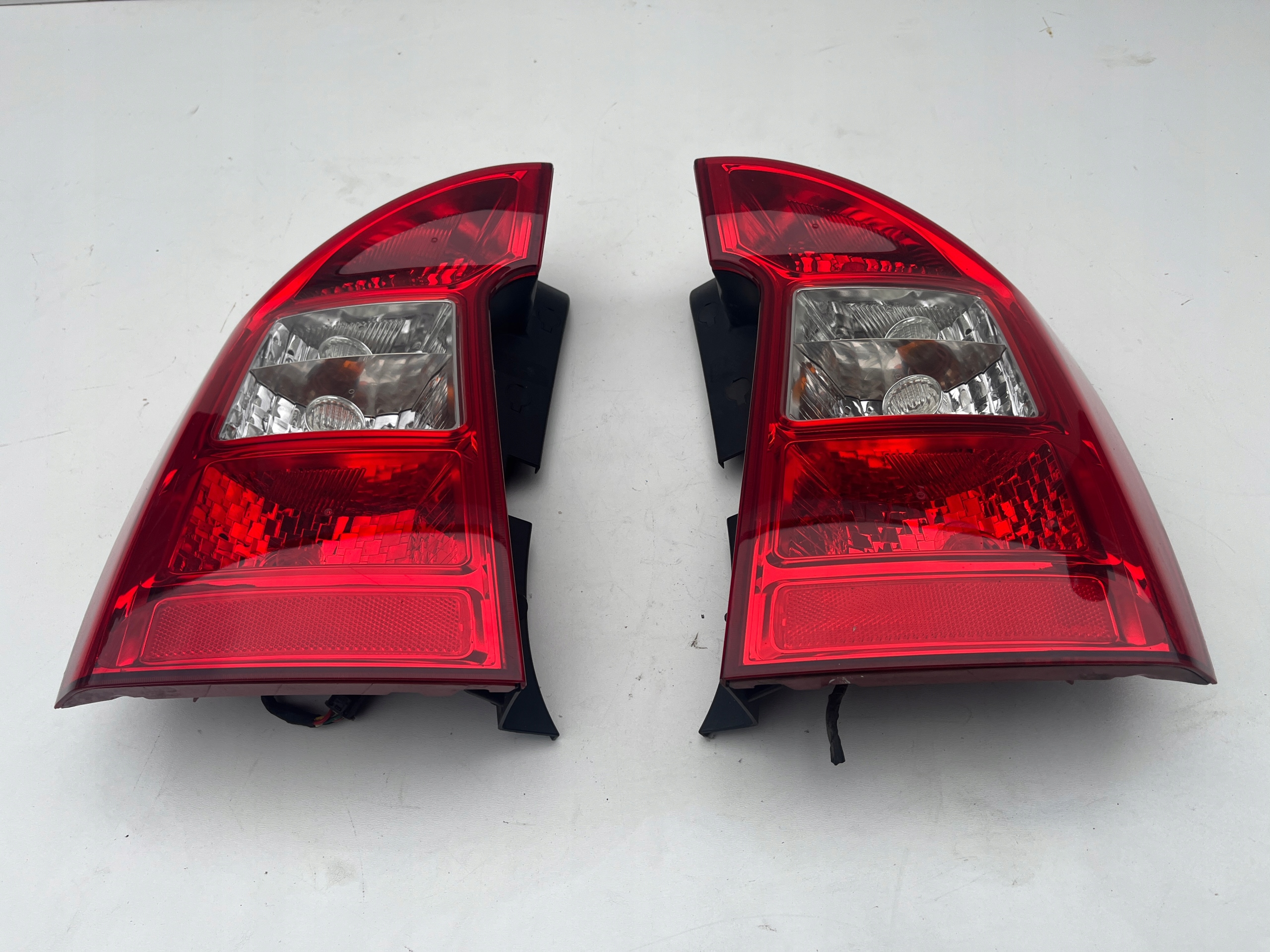 light right left rear part KIA Carens III 06-12r. OEM