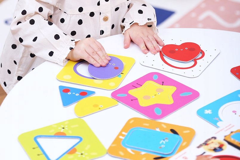 CZUCZU PUZZLE ODKRYWAM KSZTAŁTY SORTER MALUCHA18m+ Marka CzuCzu