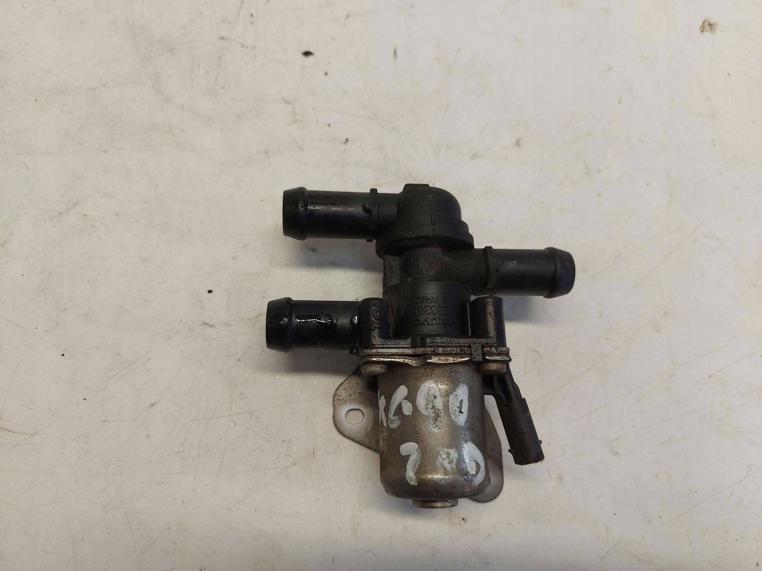 VOLVO XC90 II D5 pumpa razdjelnik vode 31338385