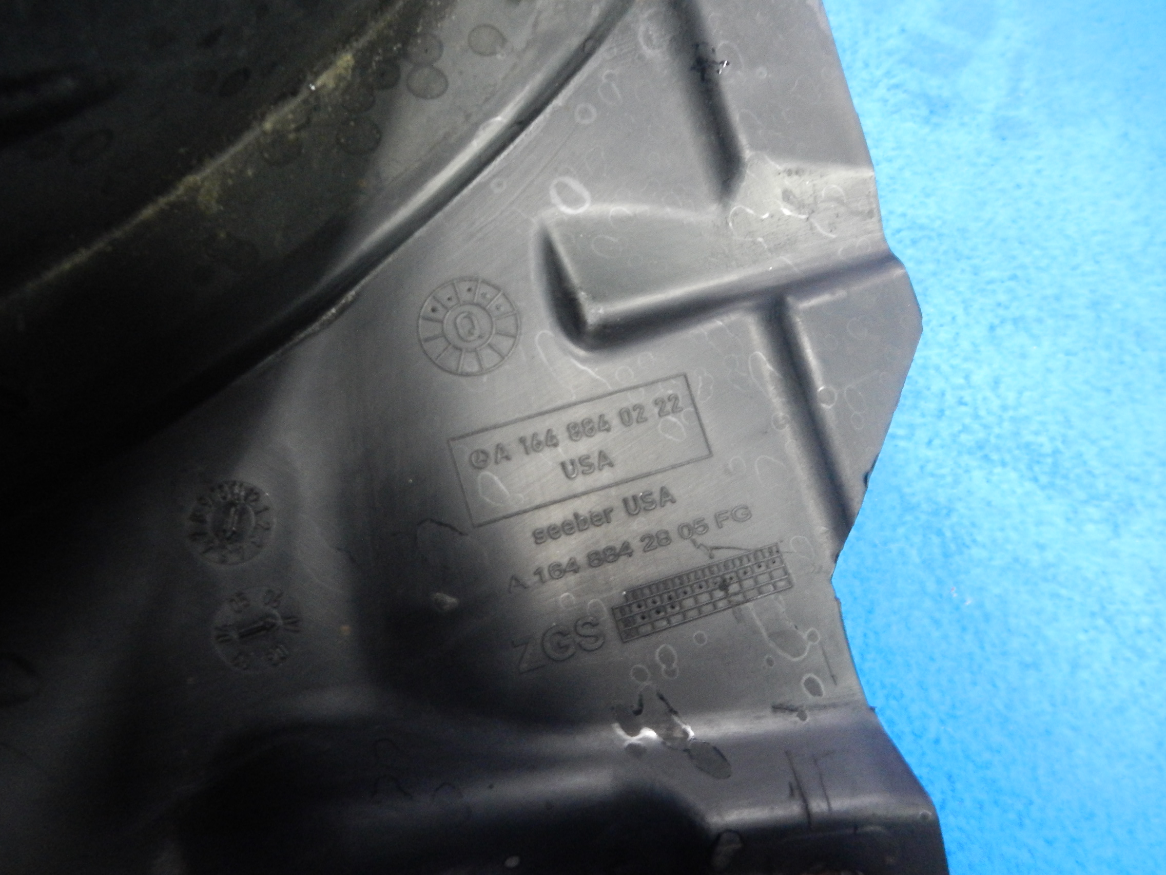 подкрылки правый перед MERCEDES ML W164 164