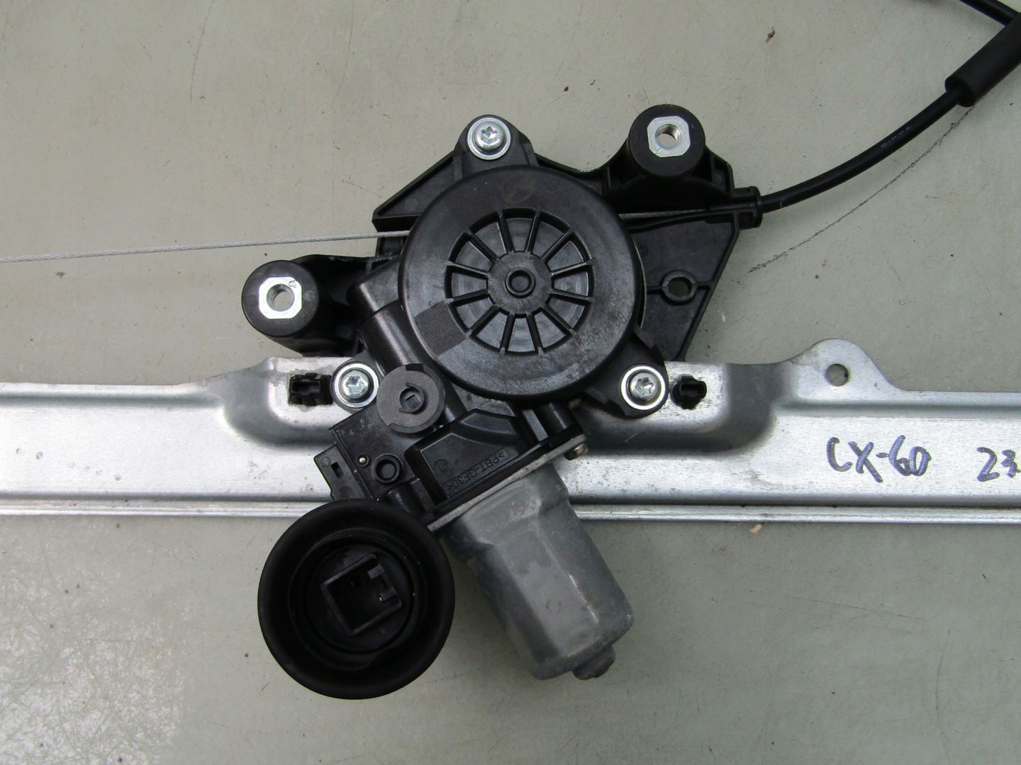 CX-60 23R PODNOŚNIK SZYBY LEWY PRZÓD PRZEDNI MECHANIZM BCJH-5958X Typ samochodu 4x4/SUV