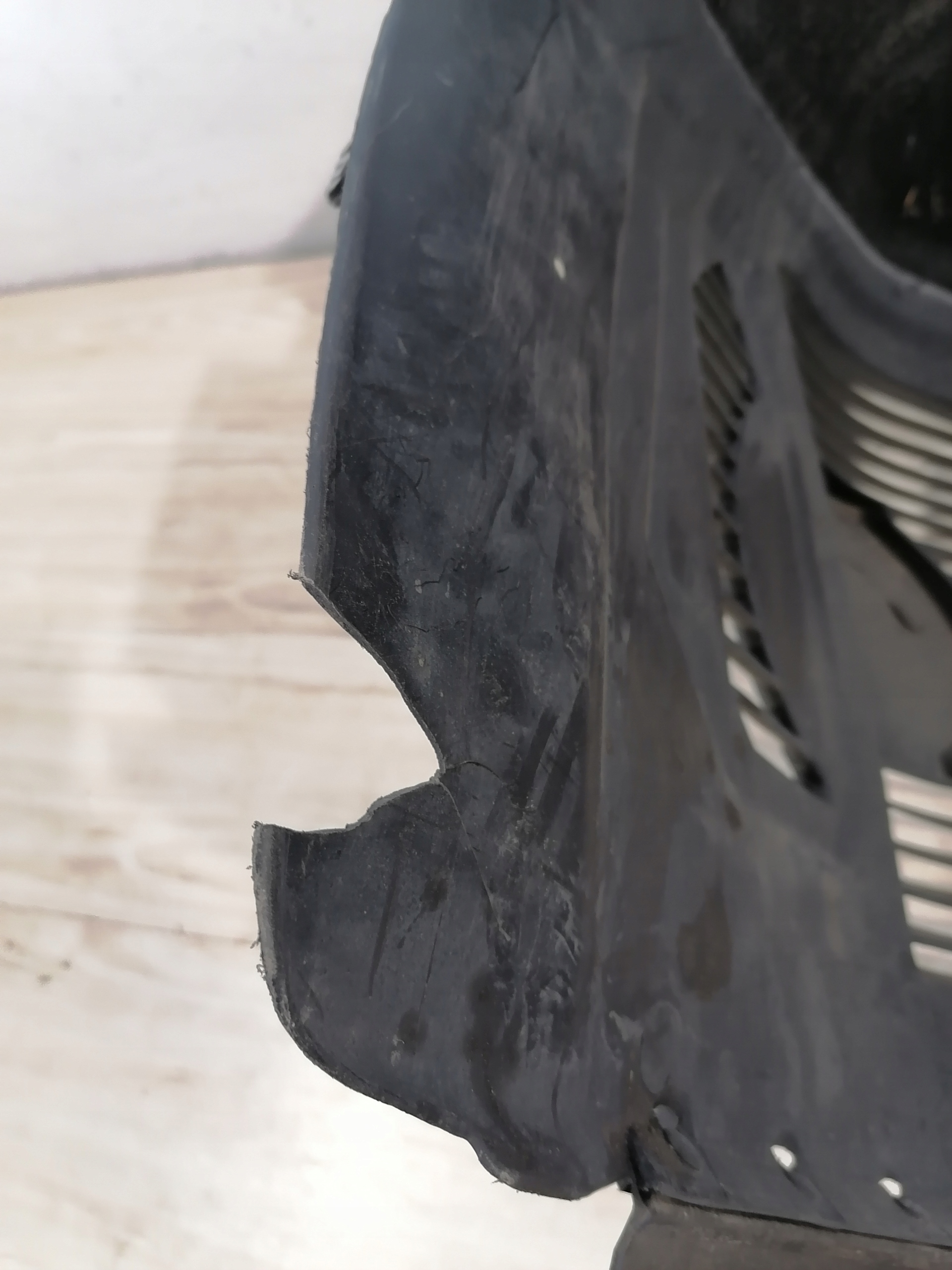 tesla MODEL S подкрылки передний левый 1063693-00-D