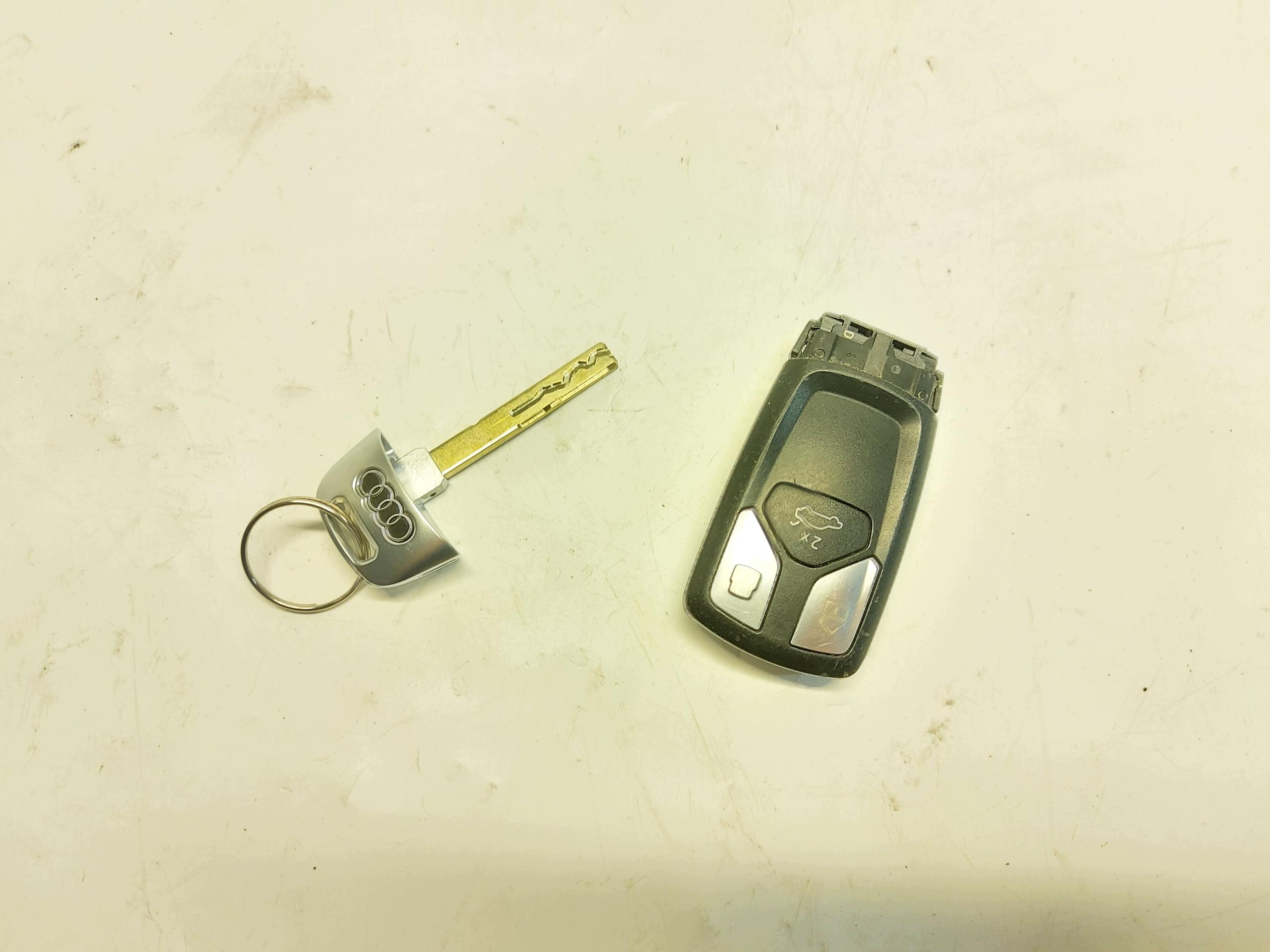 Audi A4 B9 8W LIFT Kombi 8W9 key PILOT 4M0959754CC