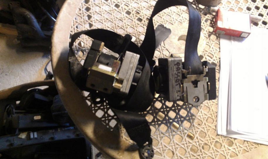 VW PASSAT B5 - PAS PRAWY LEWY TYL