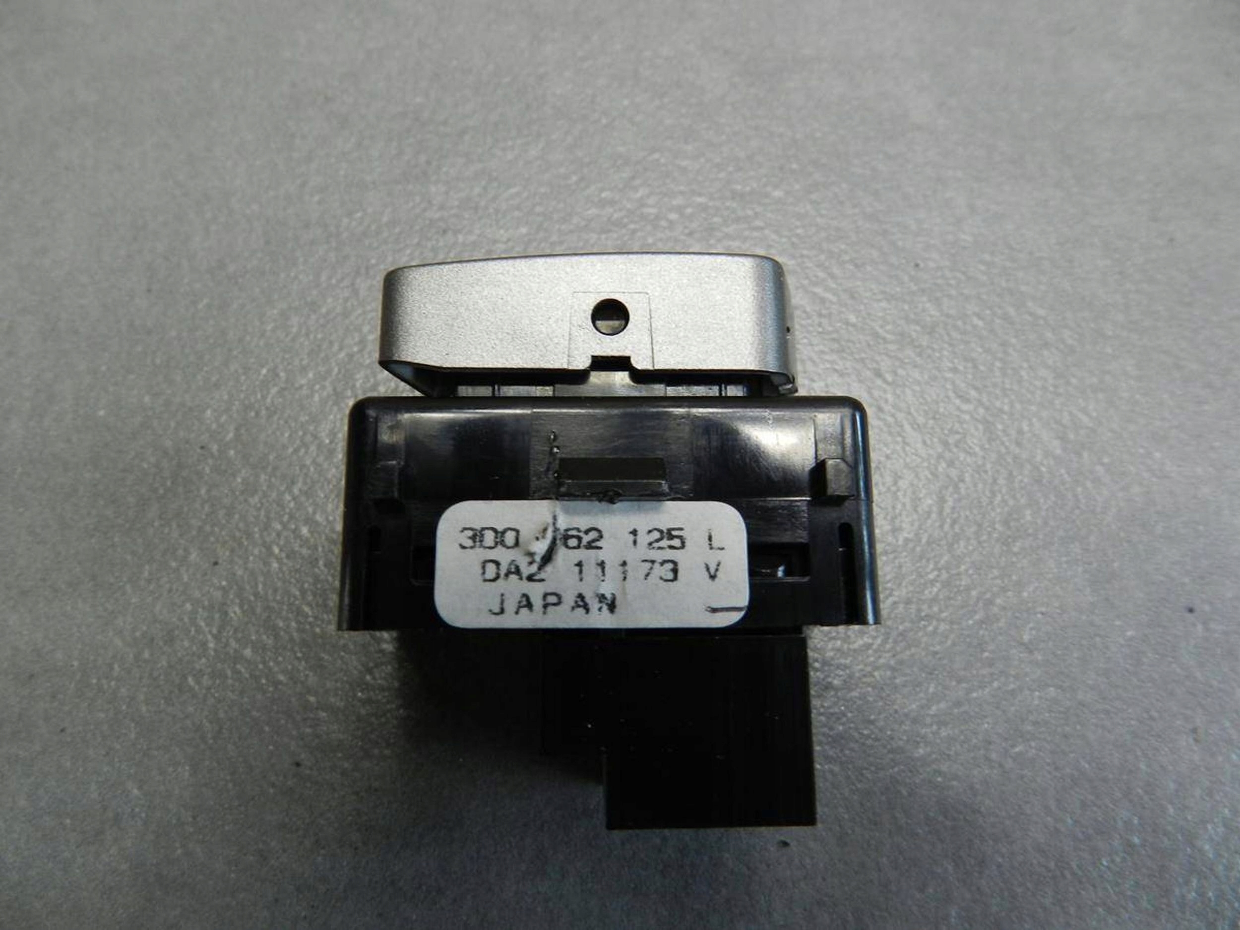 Volkswagen Phaeton button central of a lock 3D0962125L