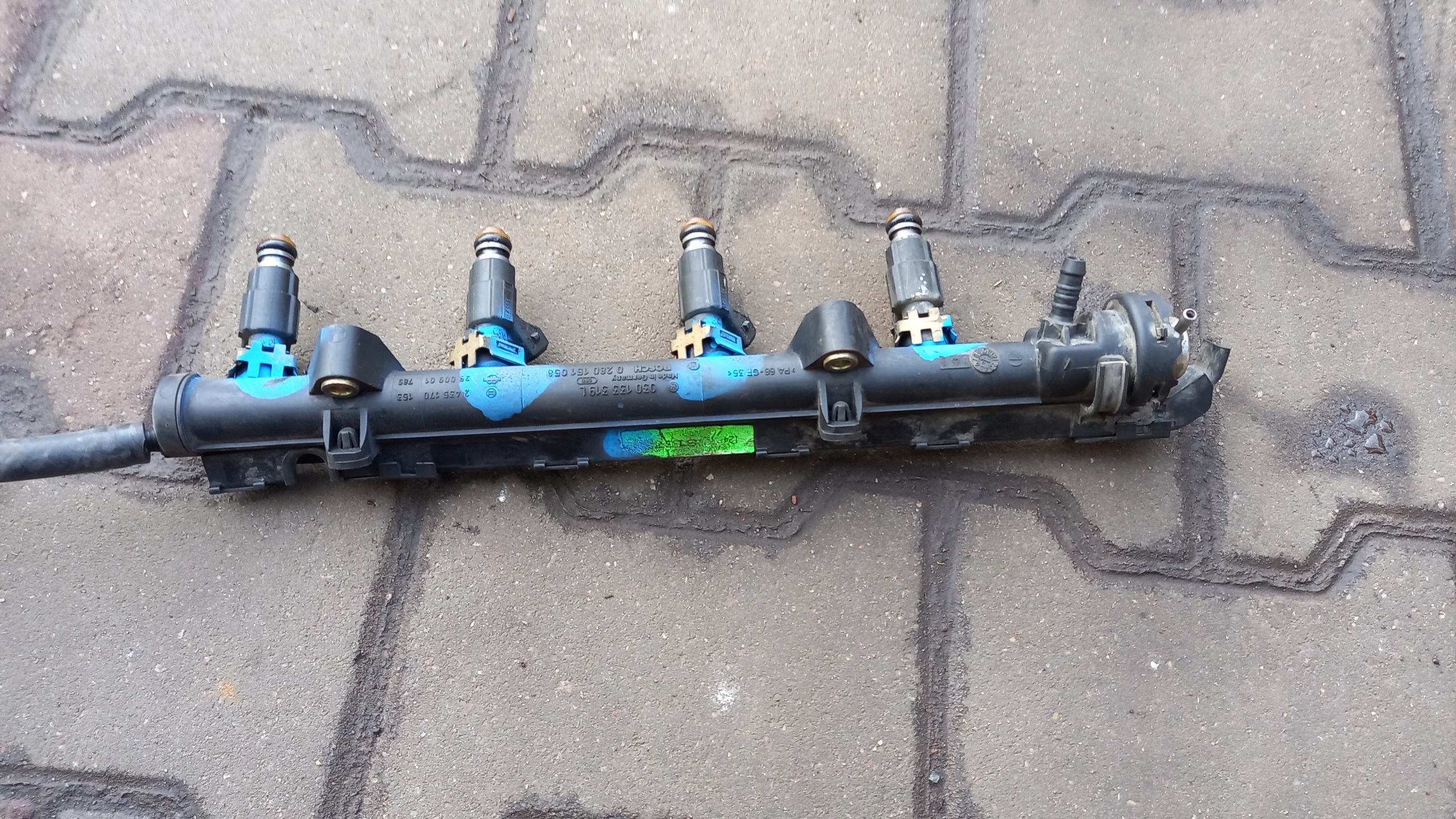 топливная рейка vw Golf 1.4 8V