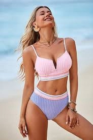 Cupshe Bralette s V-hals a klasickými modrými bikiny s vysokým výstřihem