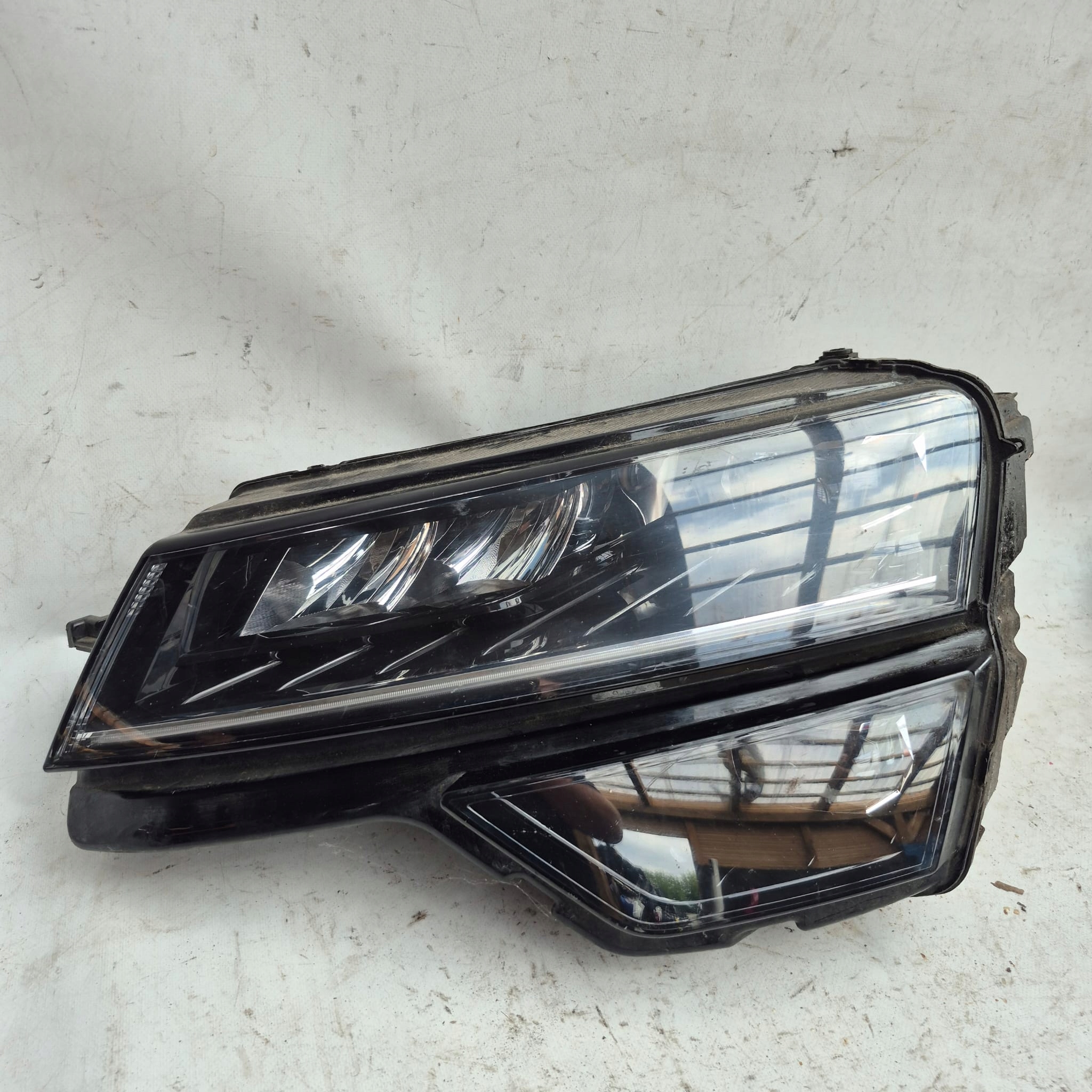 SKODA KAROQ and 1 17-21 light front front left