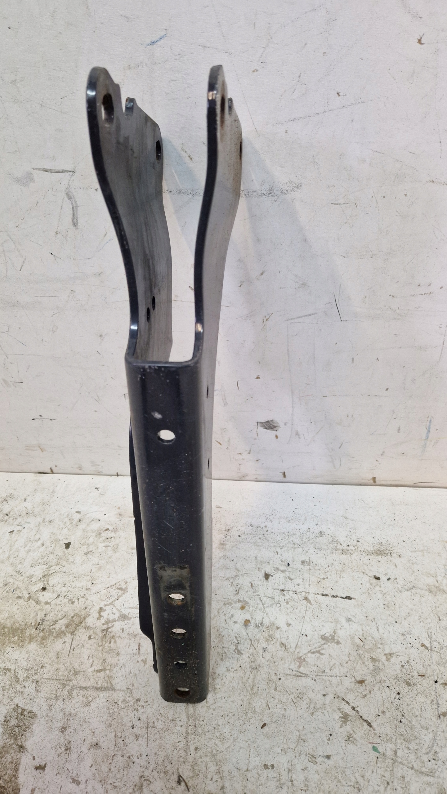 Кронштейн замка крепление кабины scania S r 2618188