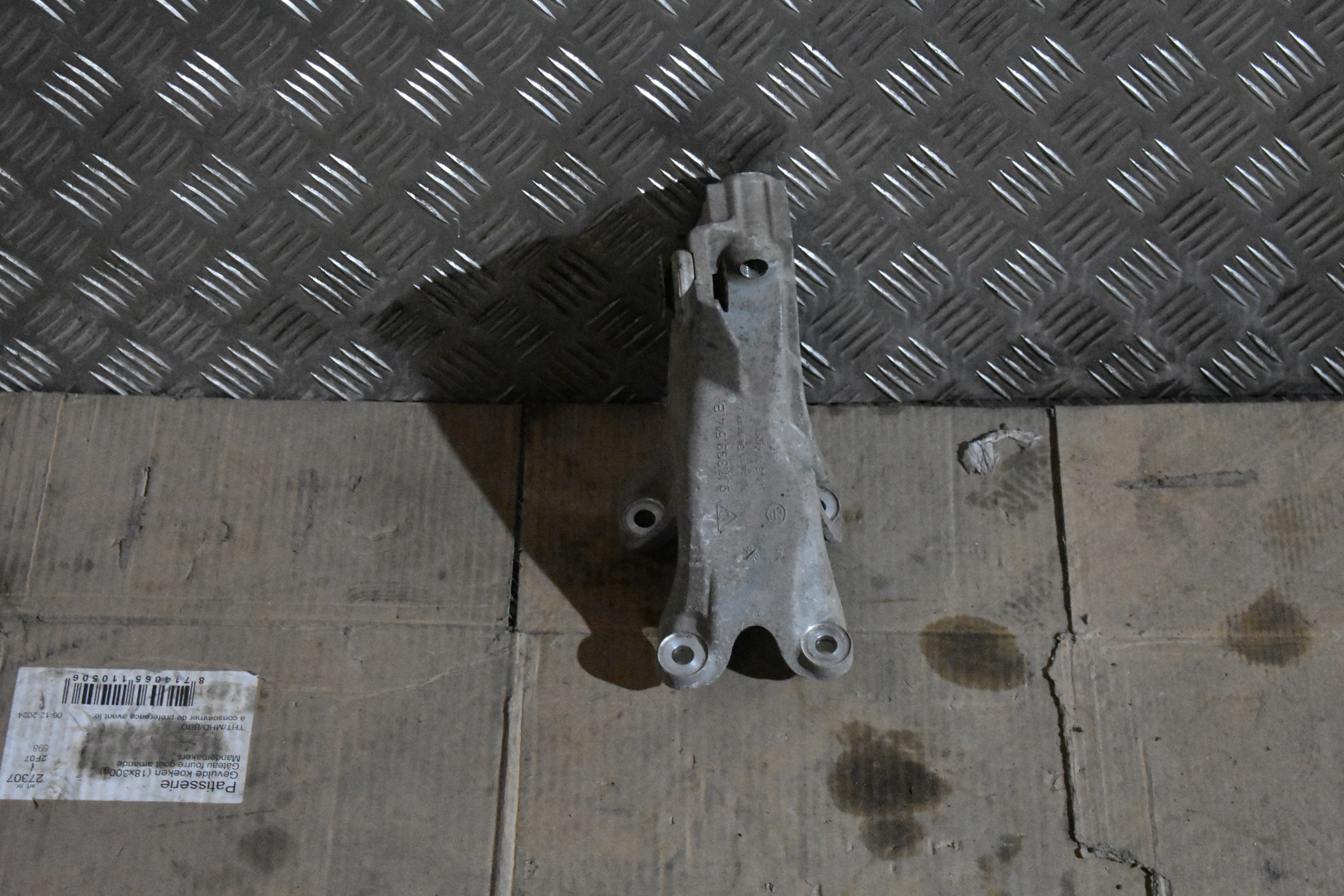 лапа кронштейн Двигателя PORSCHE TAYCAN 1