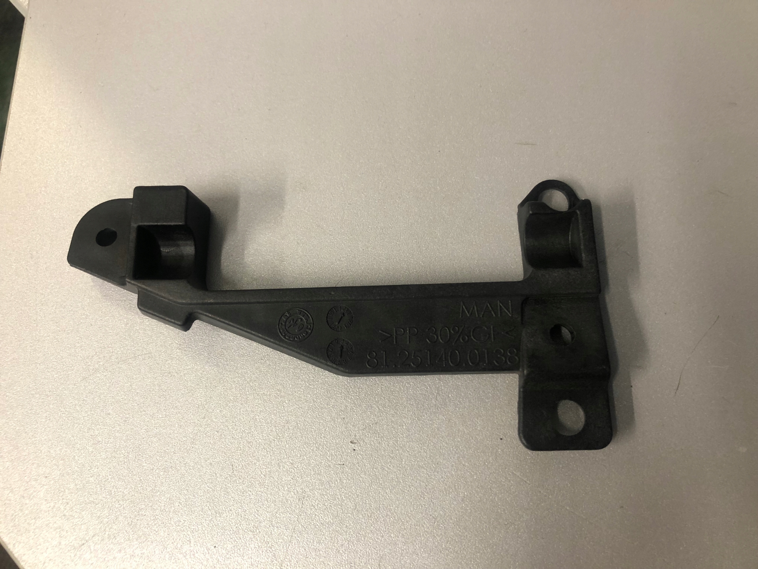 WSPORNIK GNIAZDO REFLEKTORA MAN TGX TGS E4/5 PRAWY