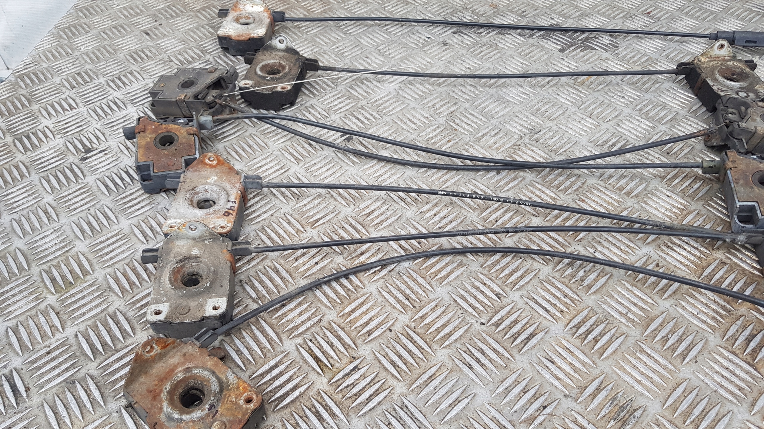 BMW 3 E46 lock ZAMKI bonnets rope left + right komplet