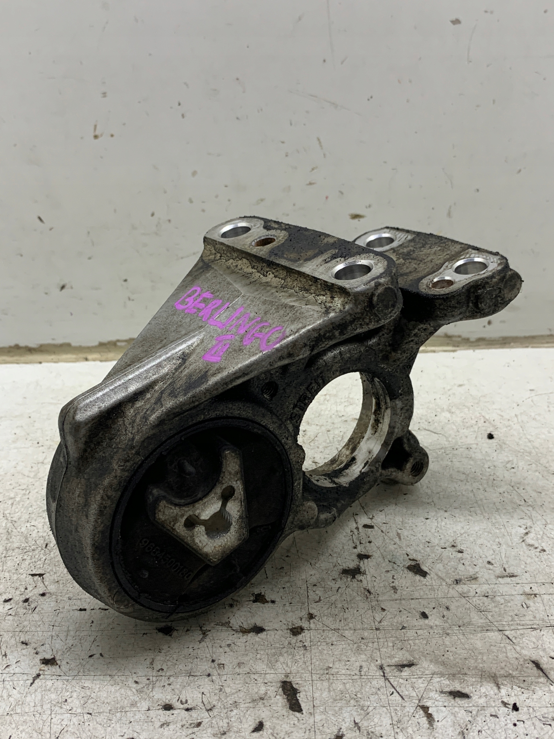 Support Support Poignée Demi axe 8109078013B CITROEN BERLINGO II