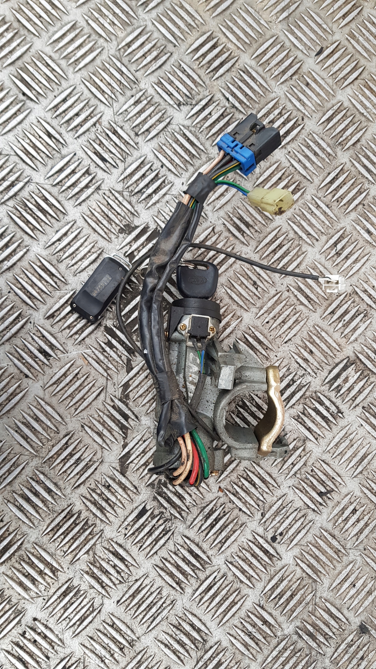 KIA CARNIVAL ignition key