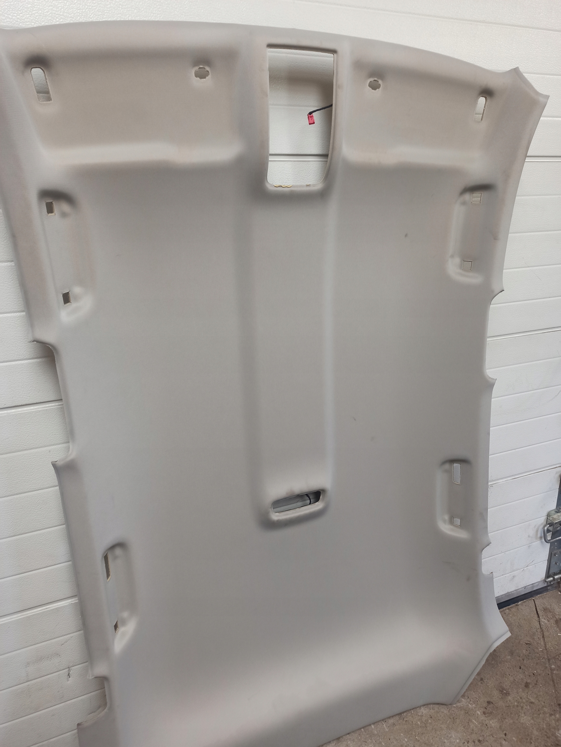 PODSUFITKA AUDI A3 8V 5-DRZWI SPORTBACK 8V4867505 Numer katalogowy części 8V4867505 |A3.8V