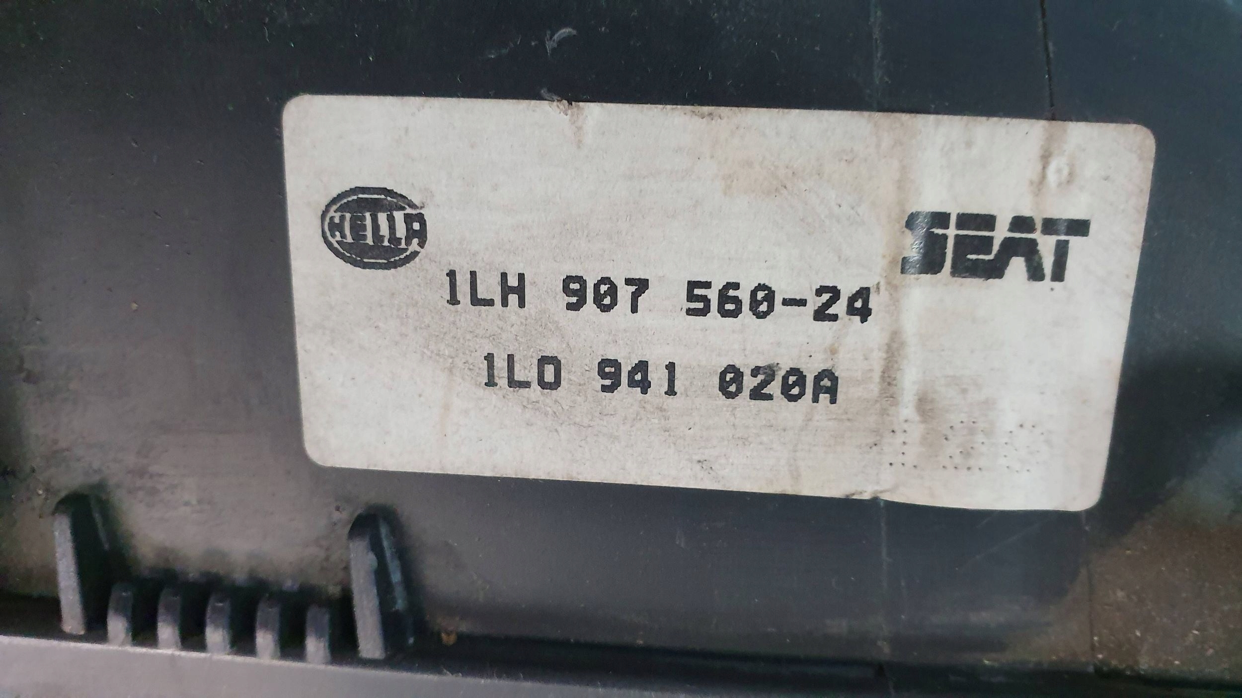 light front right SEAT TOLEDO and HELLA 91- 1L0941020A