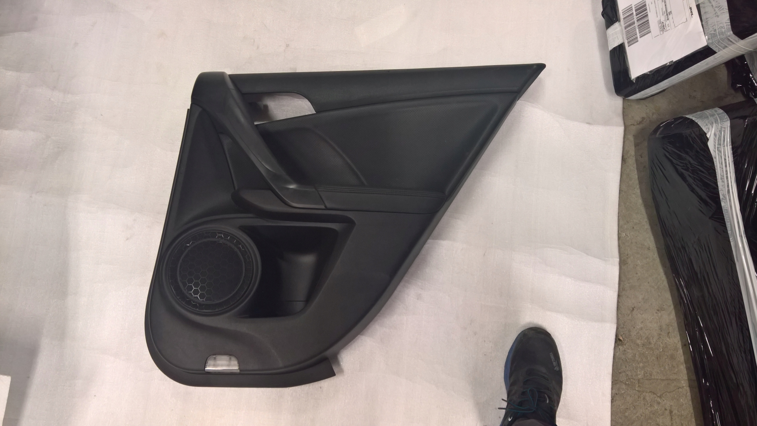 Обшивка двері правий зад. Honda Accord VIII седан