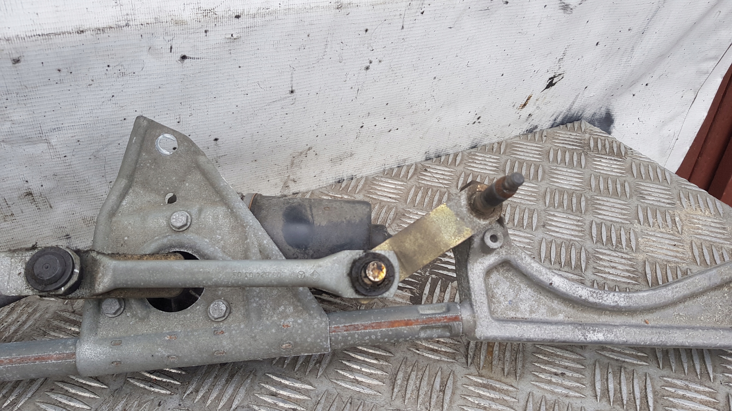 MERCEDES W209 wiper mechanism front EUROPA