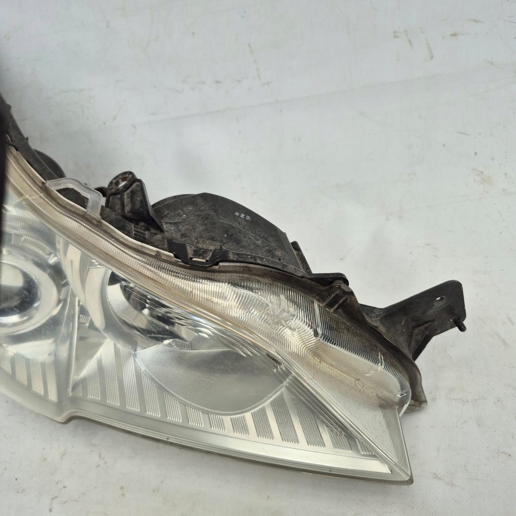 SUBARU LEGACY V 5 09-14 light right front front XENON