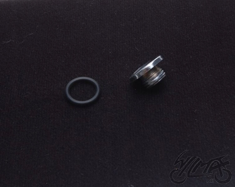 KOREK POKRYWY LEWEJ GÓRNY 4T MAŁY Dopasowanie do pojazdu produkt uniwersalny