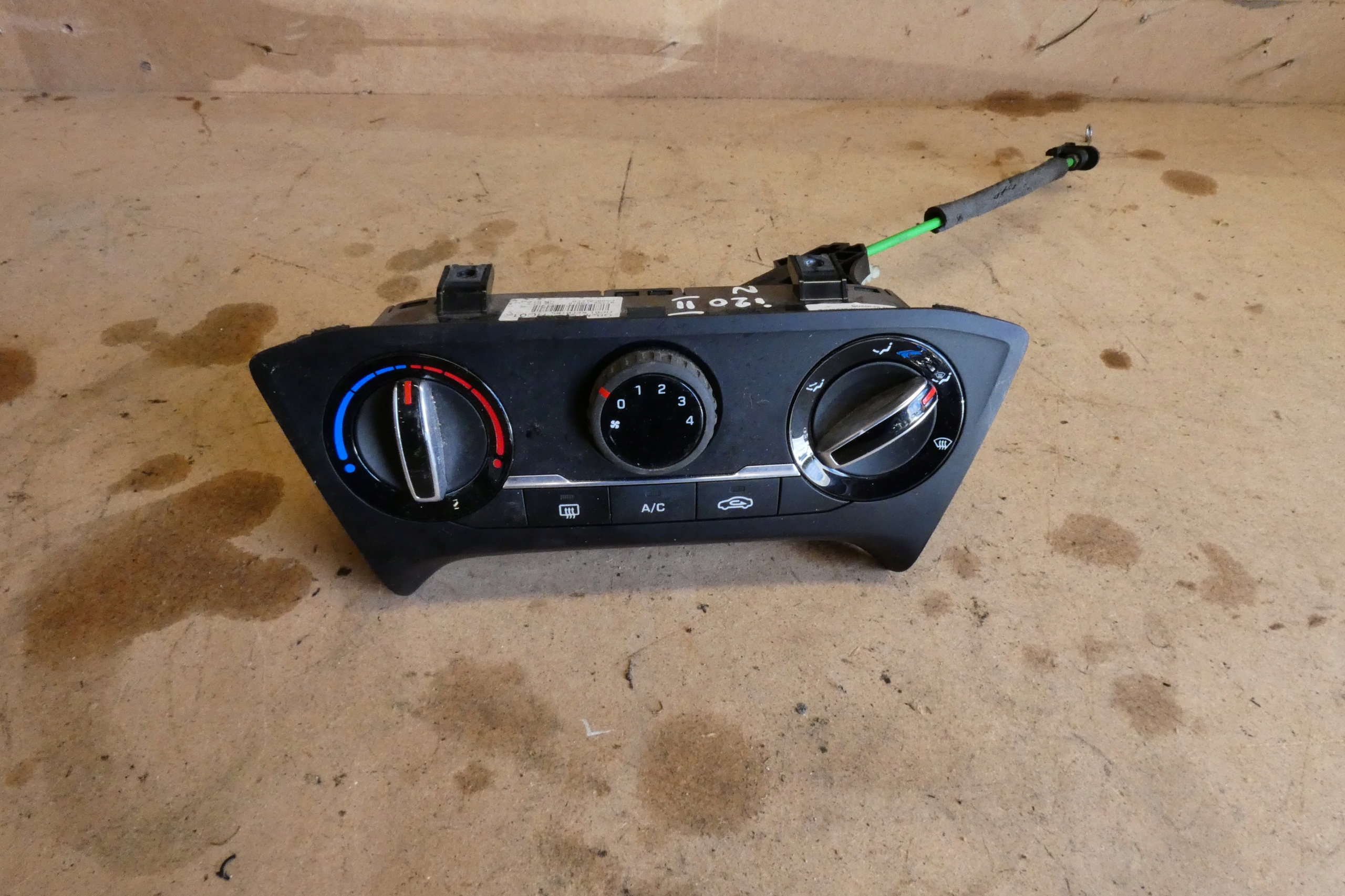 control panel of the air conditioning switch air conditioning devices HYUNDAI I20 II 97250C8010