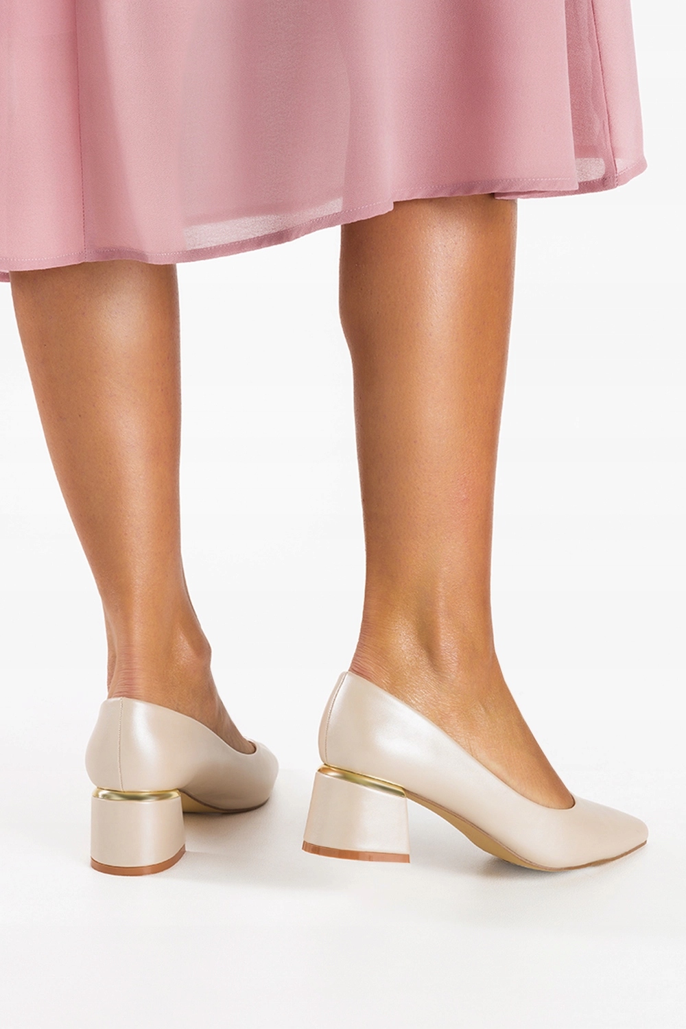 CZÓŁENKA DAMSKIE PERŁOWE ELEGANCKI OZDOBNY KLOCEK SKÓRZANA WKŁADKA r 38 Płeć kobieta