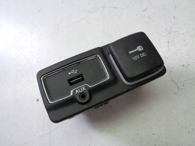 GNIAZDO USB 12V JEEP RENEGADE 1.4 MULTIAIR PRZED LIFT 2017 R