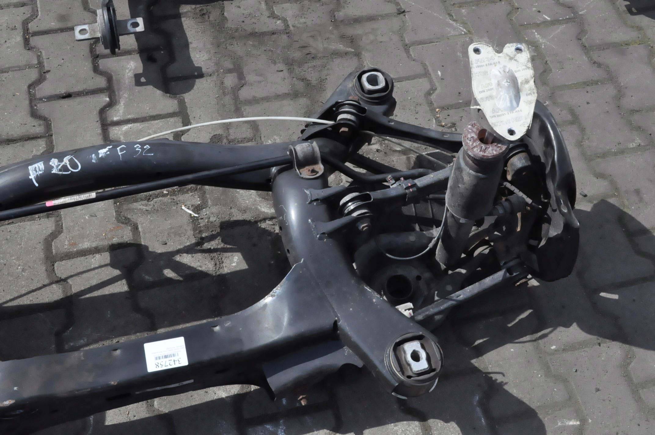 BMW 4 F32 430i 2.0 16V 252KM ZAWIESZENIE BELKA TYŁ AMORTYZATORY PIASTY Producent części BMW OE