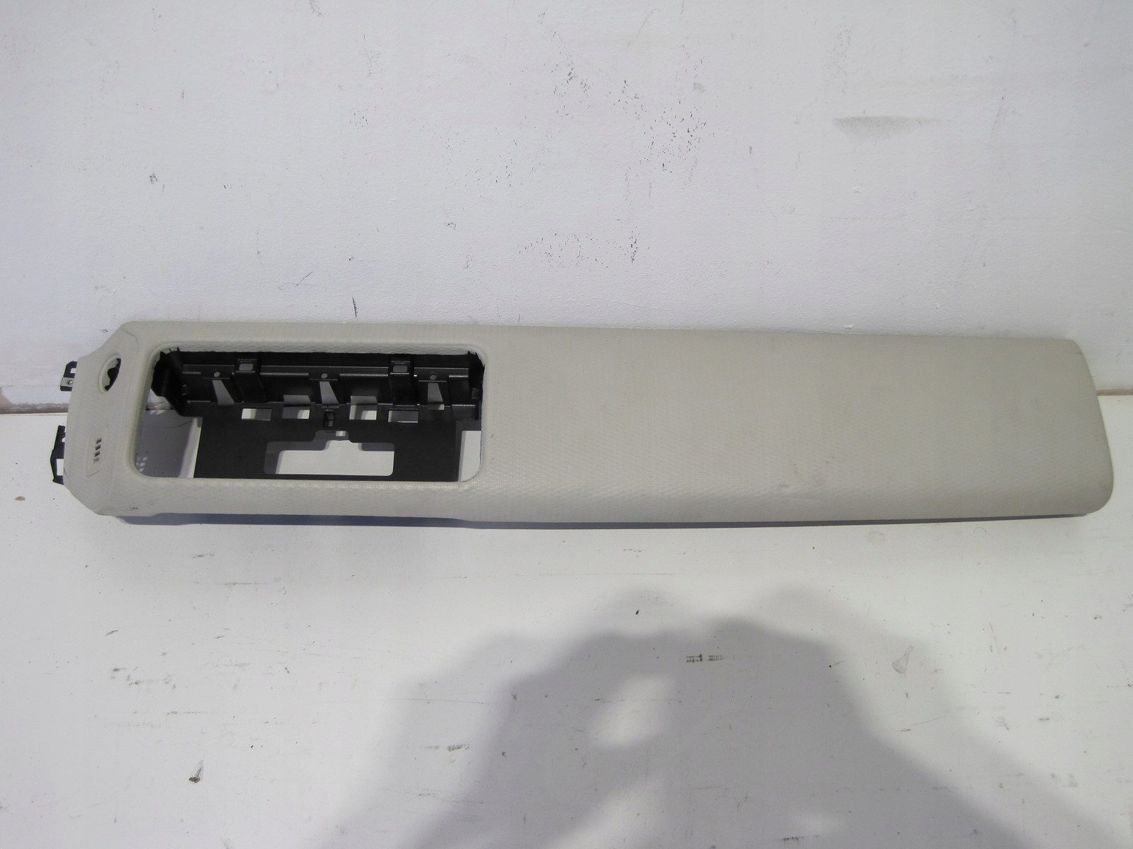 lišta konzoli RANGE ROVER VELAR J8A2-04268