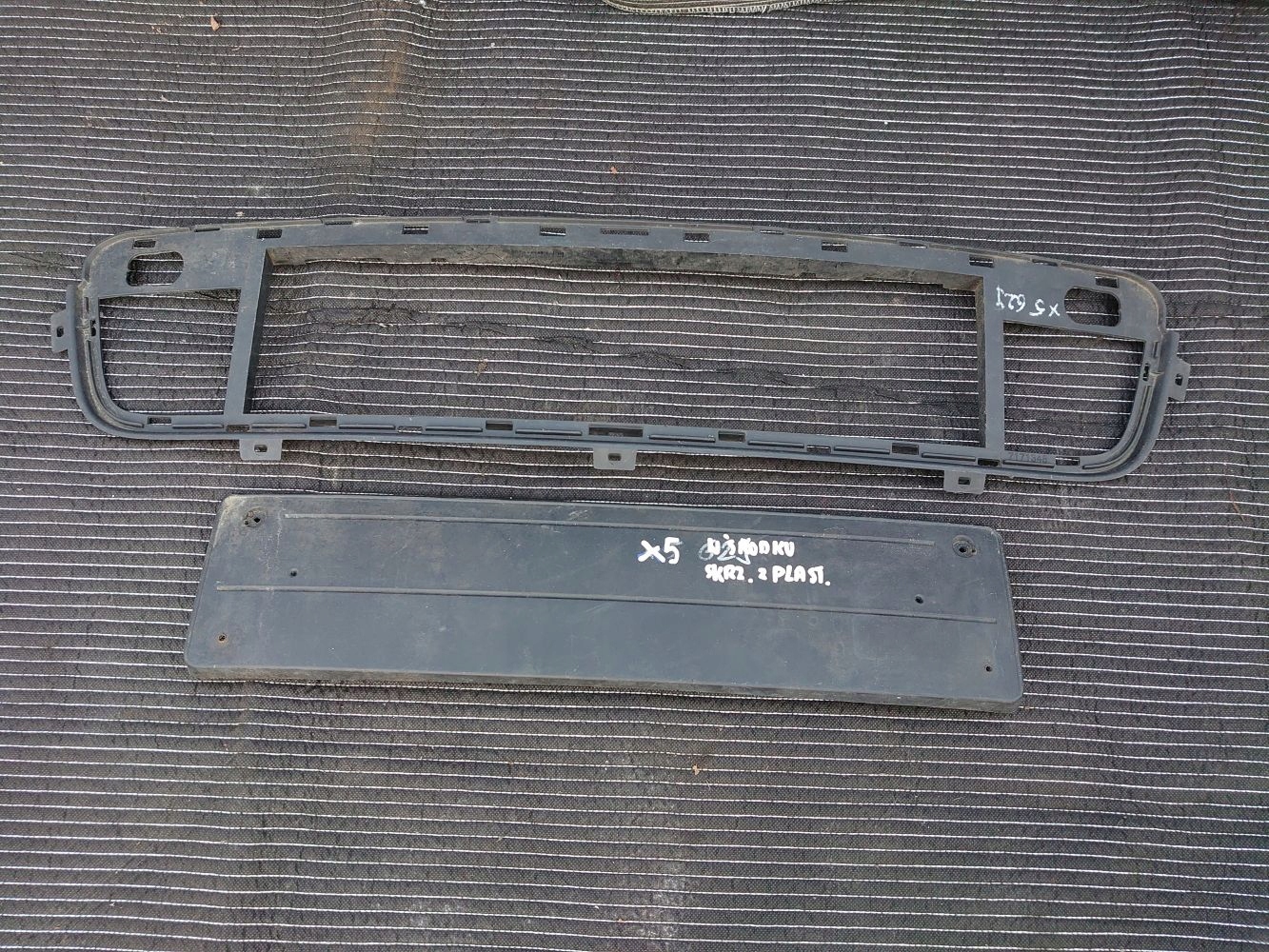 BMW X5 E70 PODSTAWA TABLICY RAMKA ATRAPA KRATKA