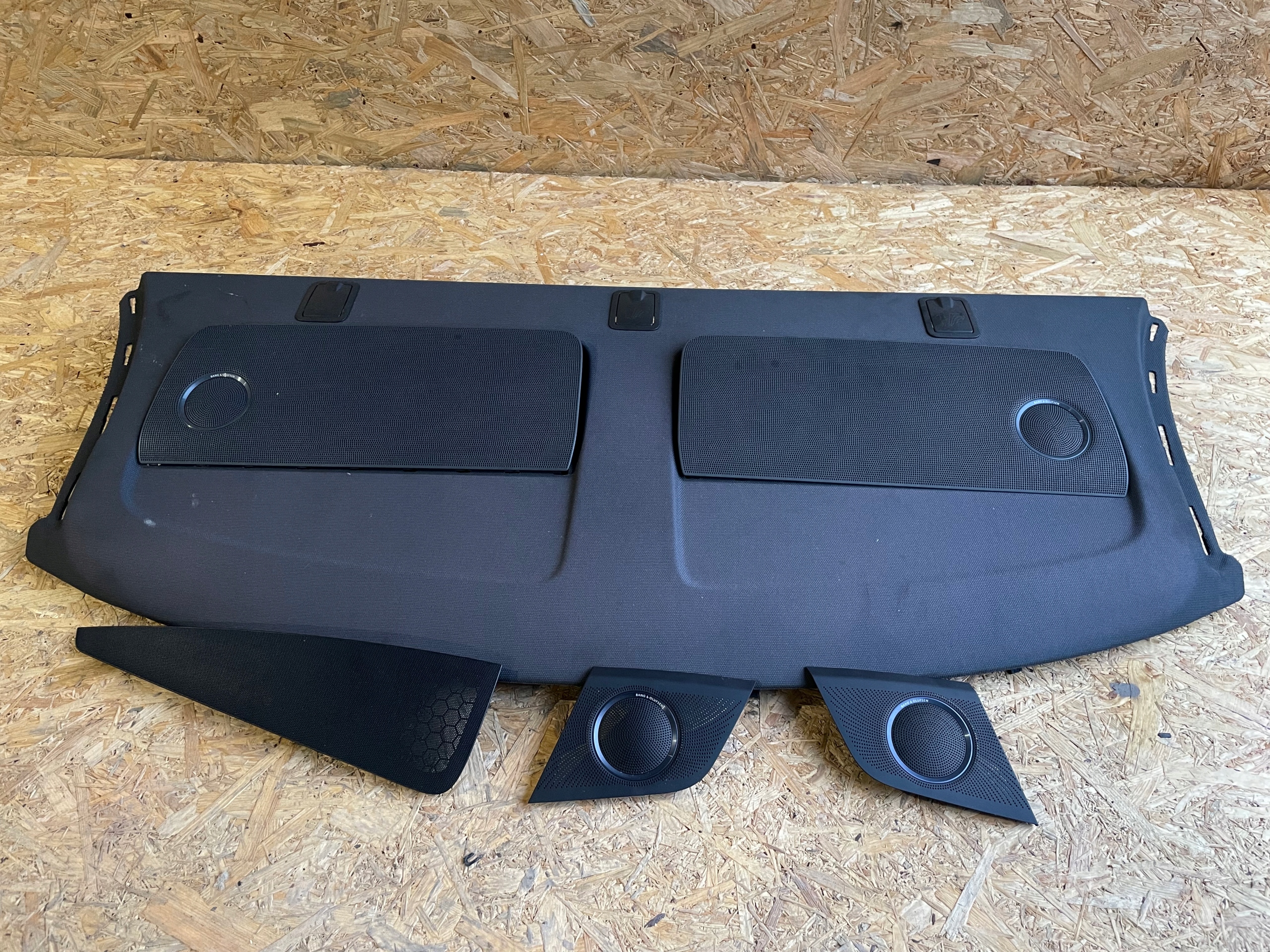 Задняя полка AUDI A4 B8 LIFT 8K5863411AC