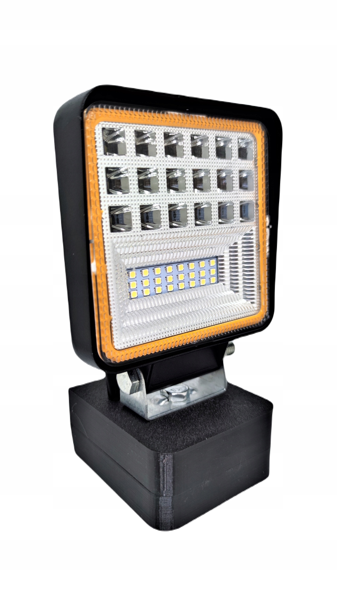 

Lampa latarka na baterie akumulator Milwaukee 126W