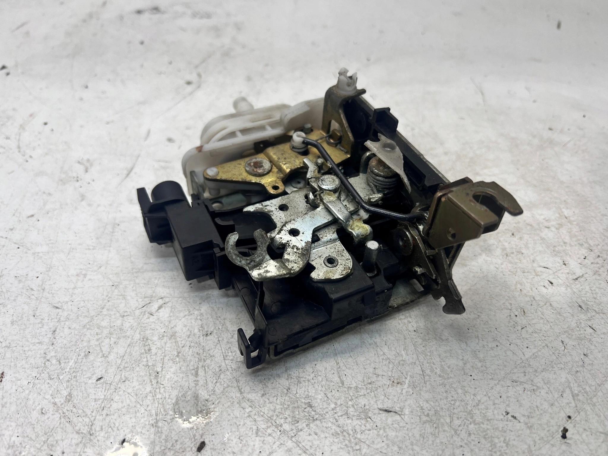 lock door right front AUDI A3 8L 8L1837016C