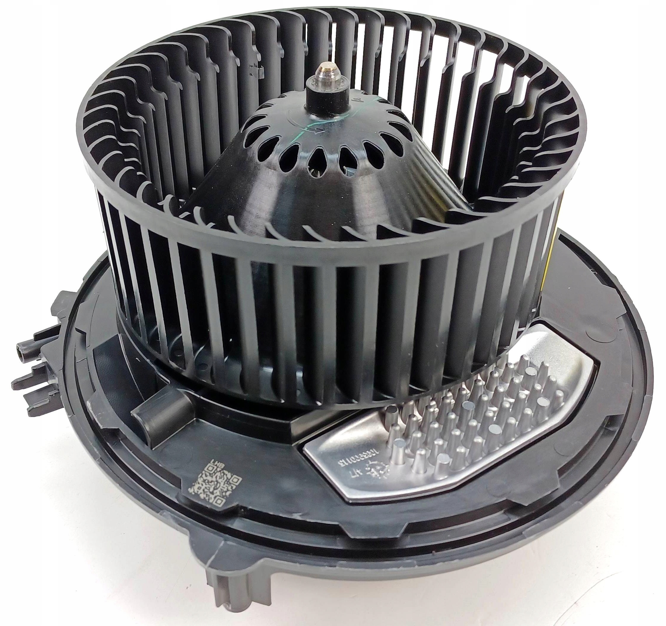 5WB819021 - Новый ORG вентилятор отопителя VW PASSAT B8 ARTEON