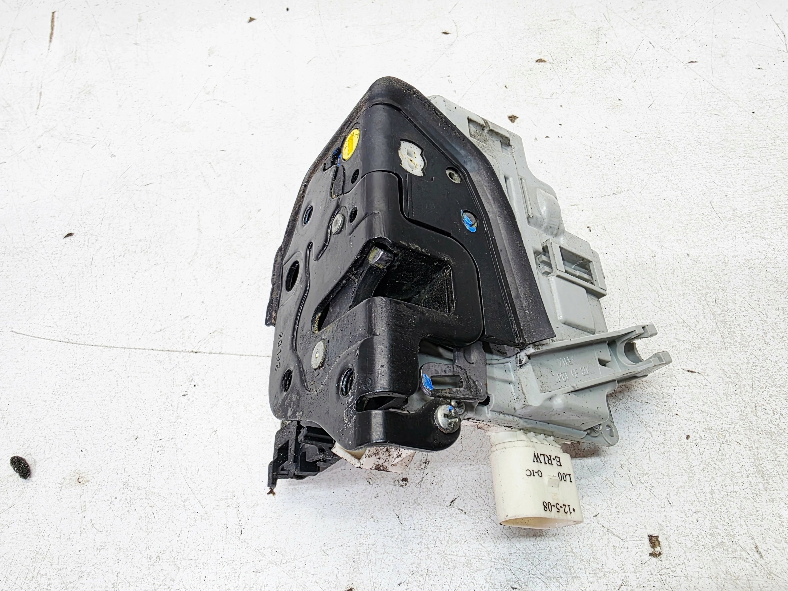 lock door left front AUDI A4 B8 A5 8T Q5 8R 8J2837015A 8 PIN