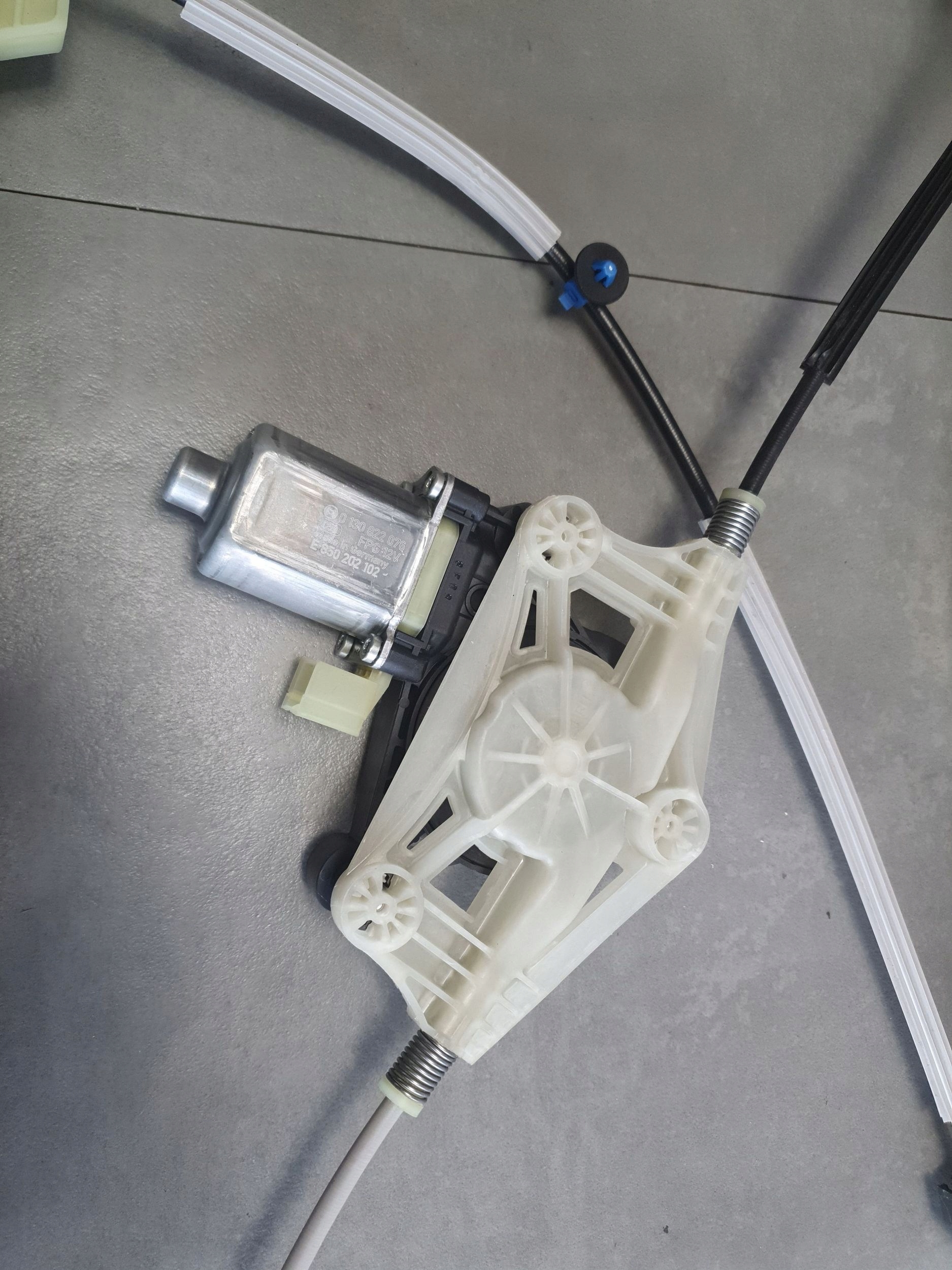 Cupra Formentor window regulator door right front przednich 5FF837462C