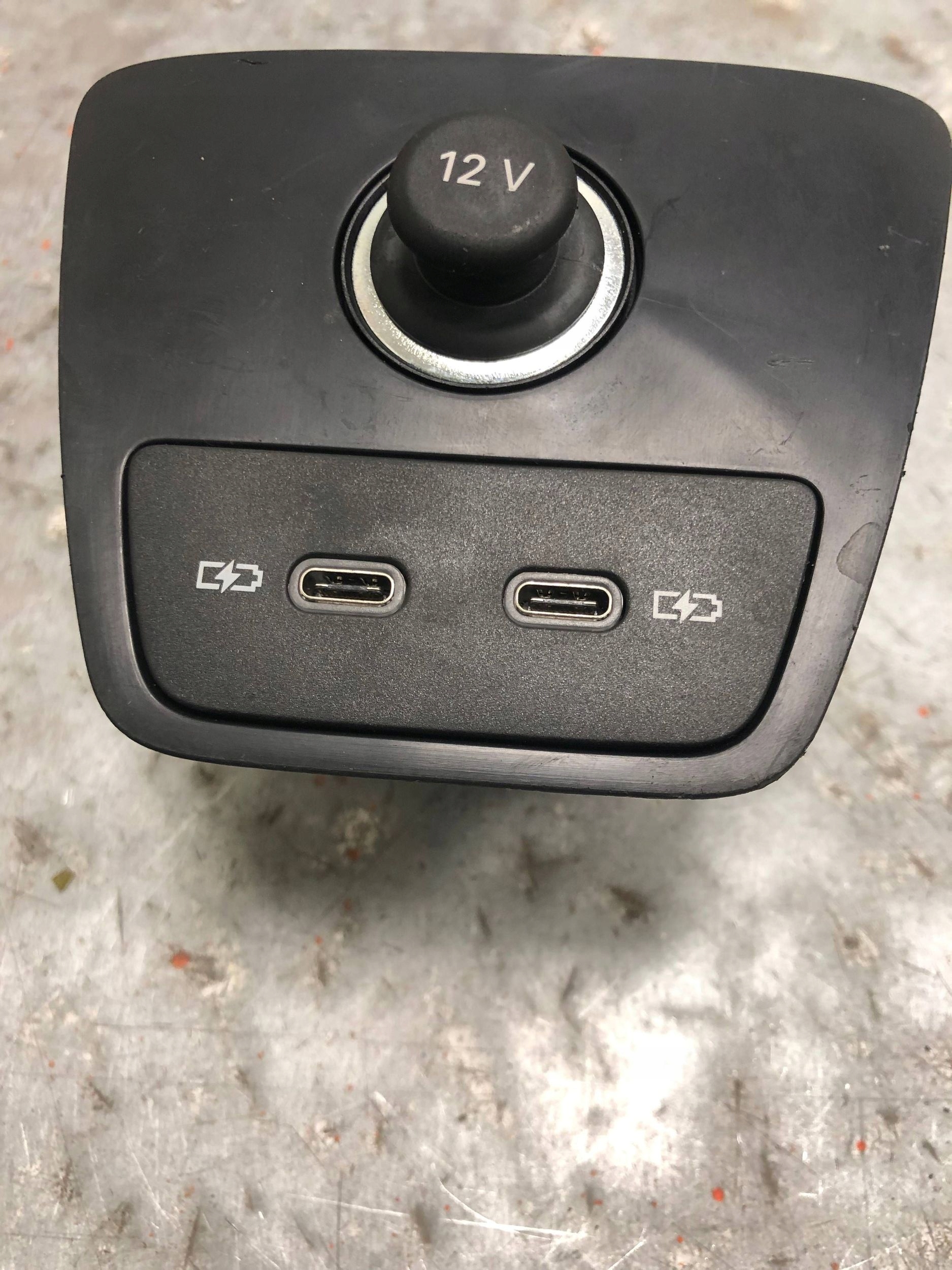adapter USB-C ZAPALNICZKI AUDI Q4 E-TRON 2G6035954 89A863324A