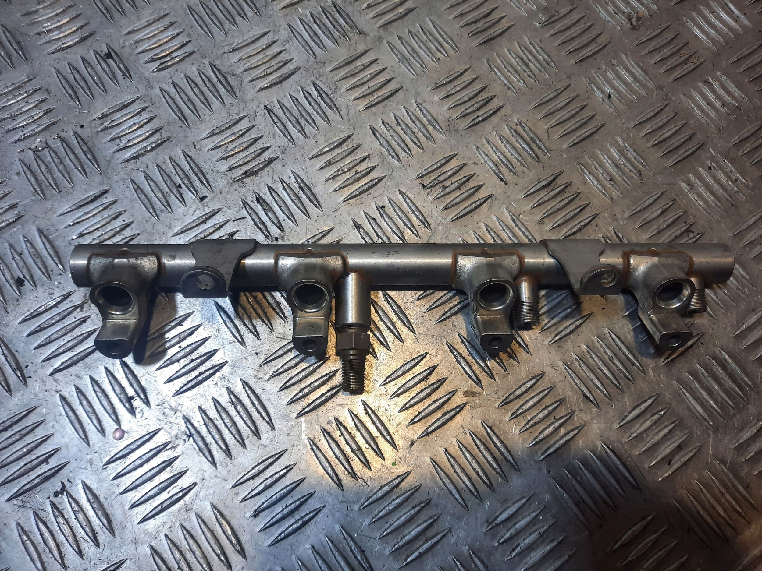 Audi S5 079133316E Przód Rozdzielacz paliwa