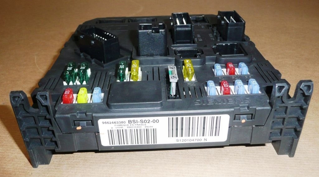 SKRZYNKA BEZPIECZNIKÓW PEUGEOT 407 Typ samochodu Samochody osobowe